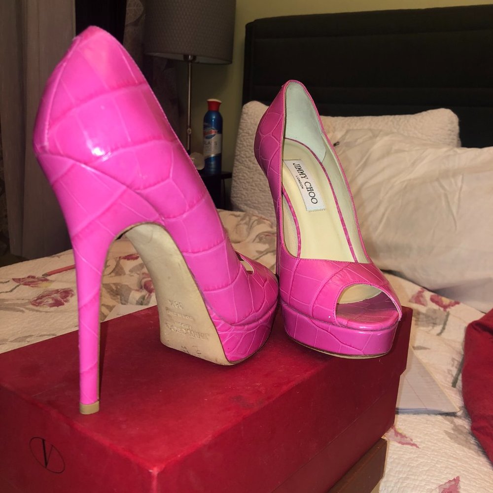 JIMMY CHOO - HOT PINK HIGH HEELS NEVER WORN (SIZE)